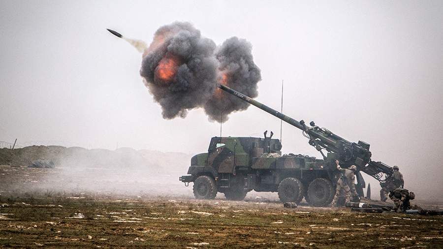 Макрон пообещал направить Украине артиллерийские установки Caesar