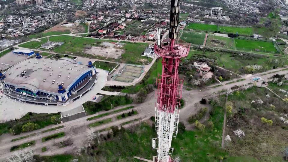 Мариуполе налаживают связь и мобильный интернет, в ближайших планах восстановить хлебозавод