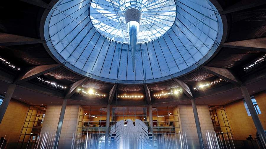 Медведев оценил голосование бундестага по поставкам Украине тяжелого вооружения