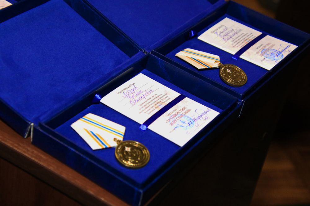 Министр МЧС ДНР Алексей Кострубицкий вручил ведомственные награды руководителям предприятий, проводящих восстановительные работы на освобожденных территориях