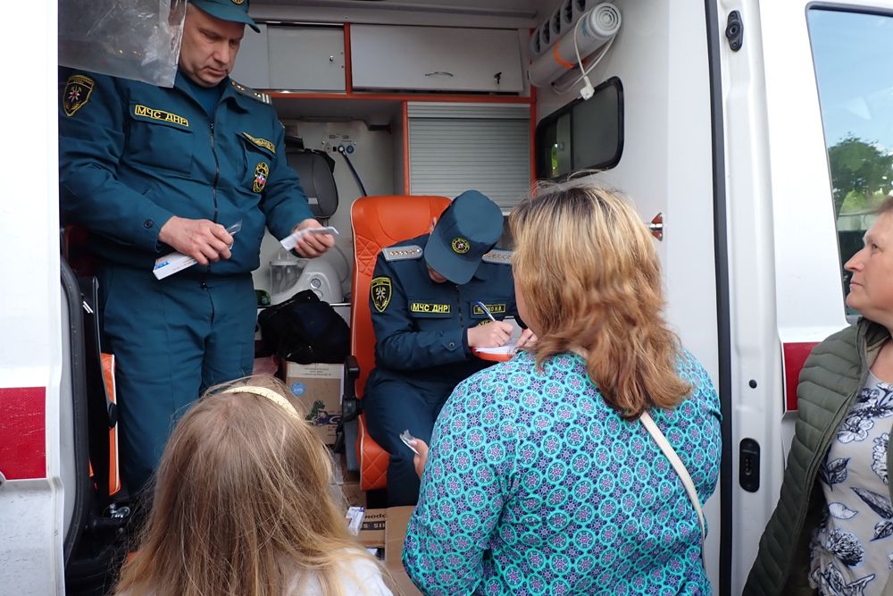 Под руководством Министра МЧС ДНР колонна с гуманитарным грузом прибыла к жителям освобожденных поселков в Краснолиманском районе