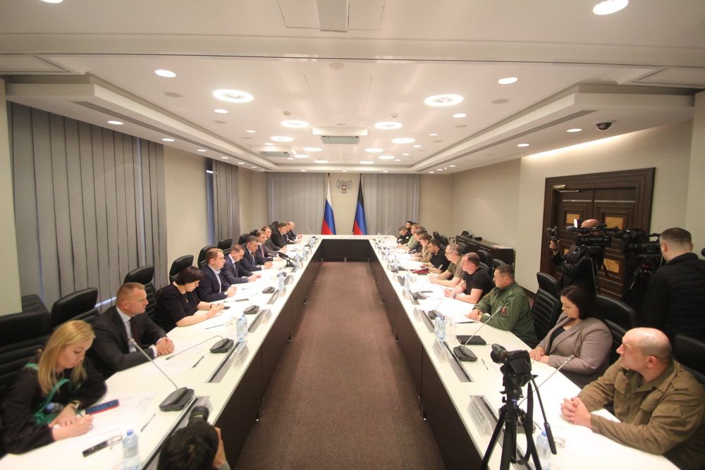 Члены Правительства приняли участие во встрече Главы ДНР Дениса Пушилина с делегацией ЛДПР