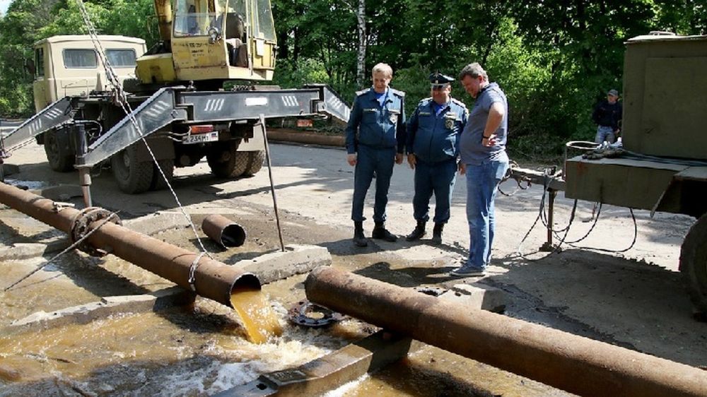 Сотрудники МЧС ДНР построили водовод к каналу Северский Донец