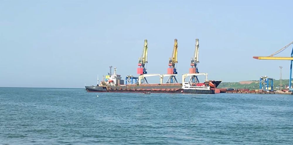 Из Мариупольского порта вышел первый загруженный сухогруз