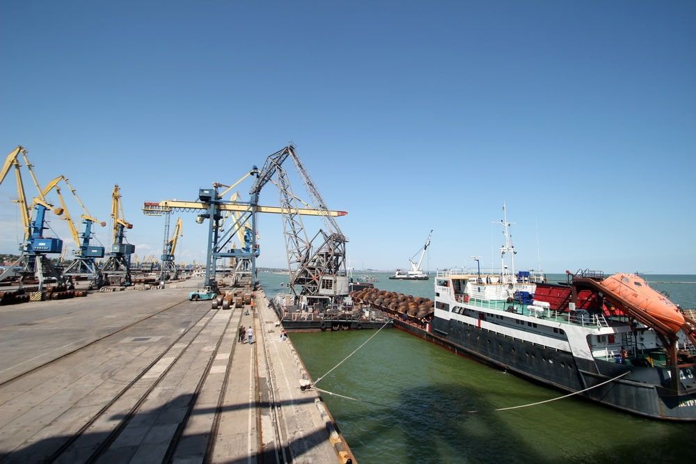 Глава Донецкой Народной Республики Денис Пушилин посетил Мариупольский морской торговый порт, который начал свою работу, и проинспектировал первую отгрузку продукции