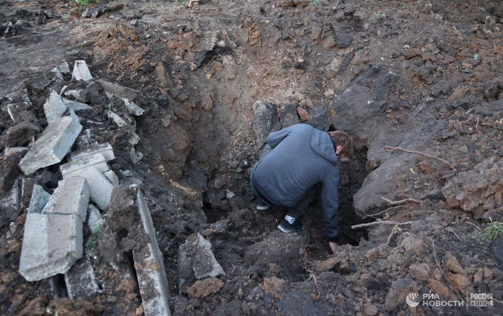 ВСУ стреляли по школам в Донецке из РСЗО "Смерч", заявили в МЧС ДНР ВСУ стреляли по школам в Донецке из РСЗО "Смерч", заявили в МЧС ДНР
