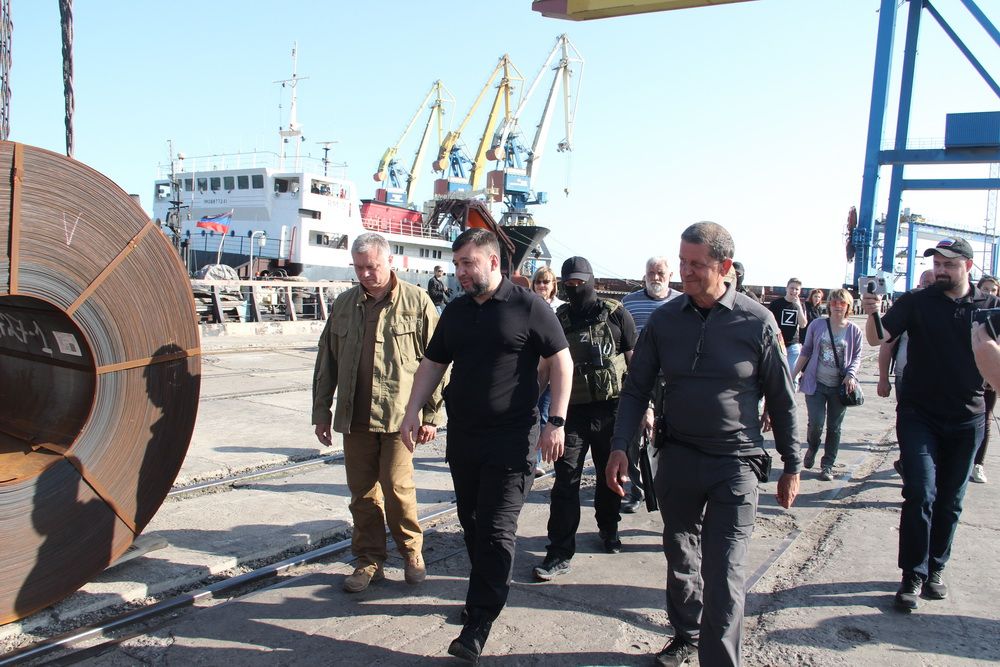 Денис Пушилин проинспектировал первую отгрузку продукции из Мариупольского порта