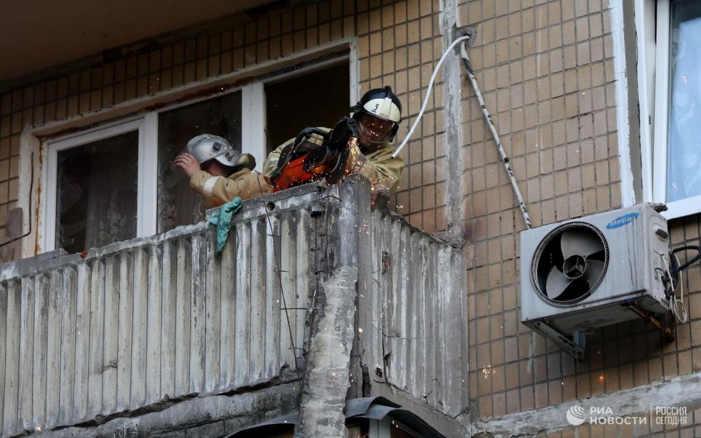 ВСУ стреляли по школам в Донецке из РСЗО "Смерч", заявили в МЧС ДНР ВСУ стреляли по школам в Донецке из РСЗО "Смерч", заявили в МЧС ДНР