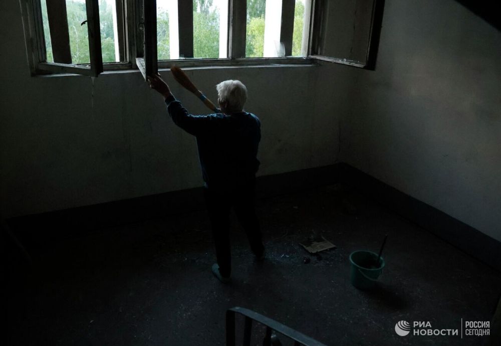 ВСУ стреляли по школам в Донецке из РСЗО "Смерч", заявили в МЧС ДНР ВСУ стреляли по школам в Донецке из РСЗО "Смерч", заявили в МЧС ДНР