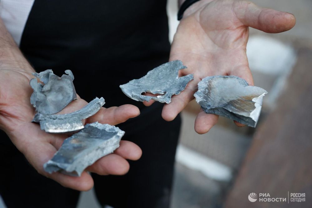 ВСУ стреляли по школам в Донецке из РСЗО "Смерч", заявили в МЧС ДНР ВСУ стреляли по школам в Донецке из РСЗО "Смерч", заявили в МЧС ДНР