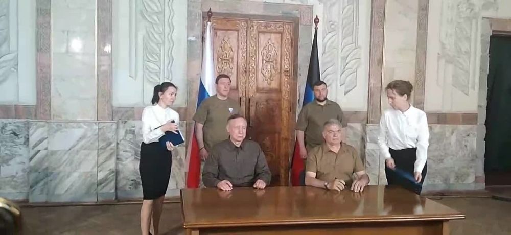 Сегодня в здании мариупольской филармонии состоялось подписание соглашения о побратимстве между городами Мариуполь и Санкт-Петербург