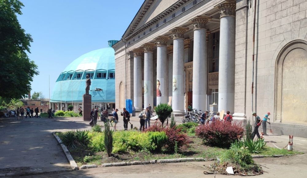 Театр в Мариуполе возобновил работу по новому адресу