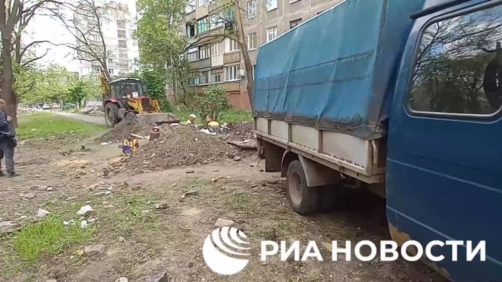 МЧС ДНР подключило к электричеству школы и социальные объекты Мариуполя, к воде – пока два района города, сообщил глава ведомства РИА Новости