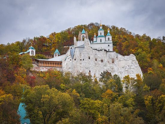 В Святогорске горит деревянная церковь Свято-Успенской лавры