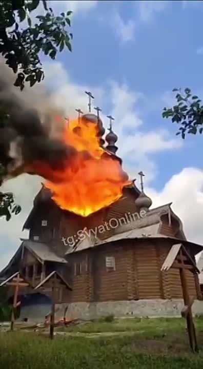 Масштабный пожар начался в результате боевых действий во Всехсвятском скиту Свято-Успенской Святогорской Лавры в ДНР