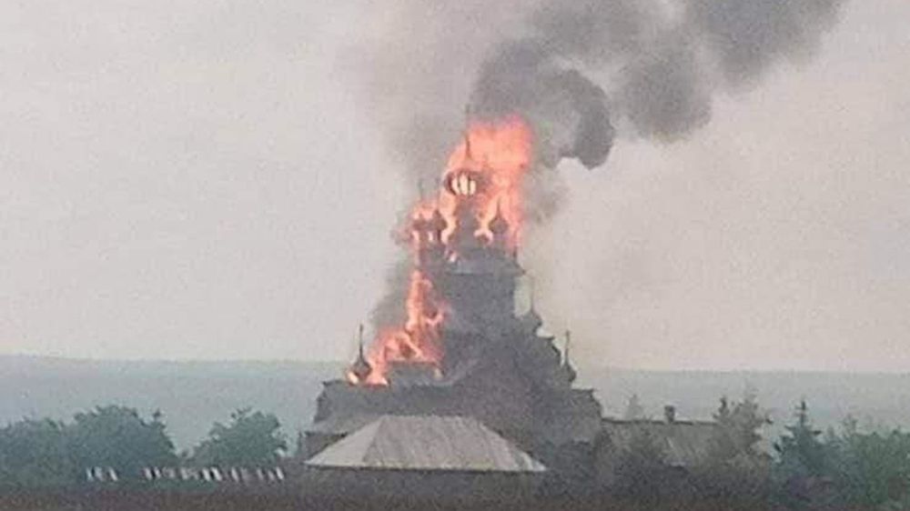 Украинские боевики подожгли деревянный скит Всех Святых Святогорской лавры в ДНР