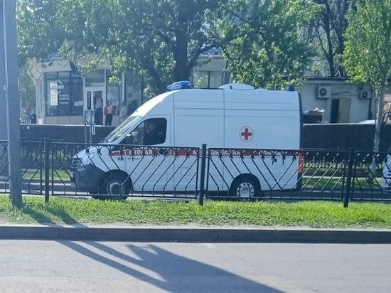 Снаряд попал в машину скорой помощи на северо-западе Донецка