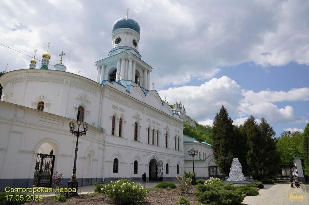 В ДНР горит Всехсвятский скит Святогорской Лавры из-за боевых действий