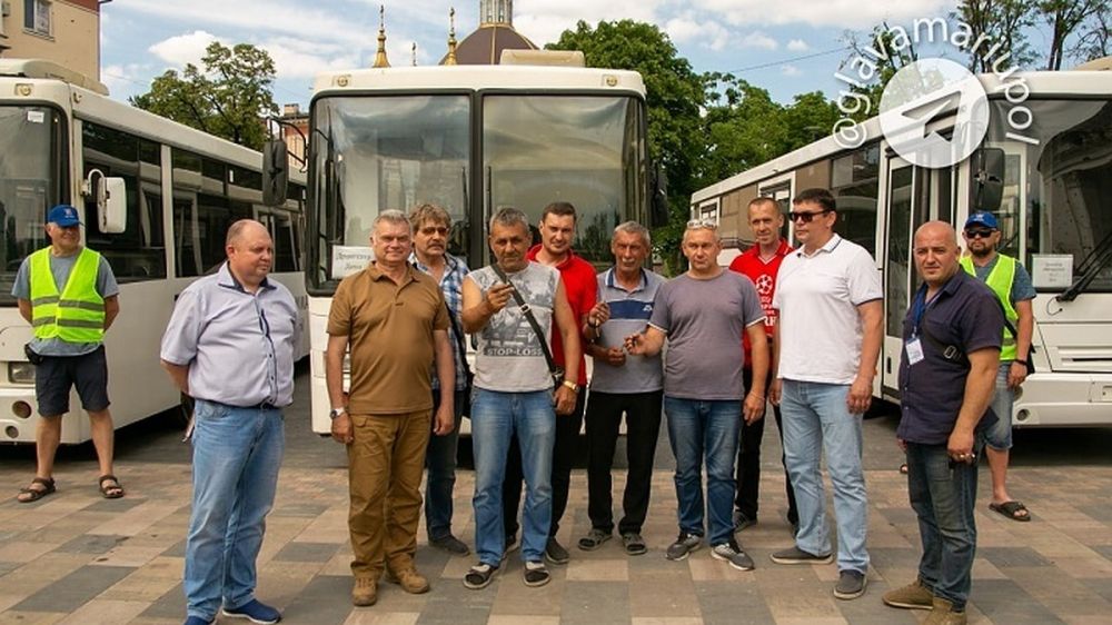 В Мариуполь из Санкт-Петербурга прибыла муниципальная техника