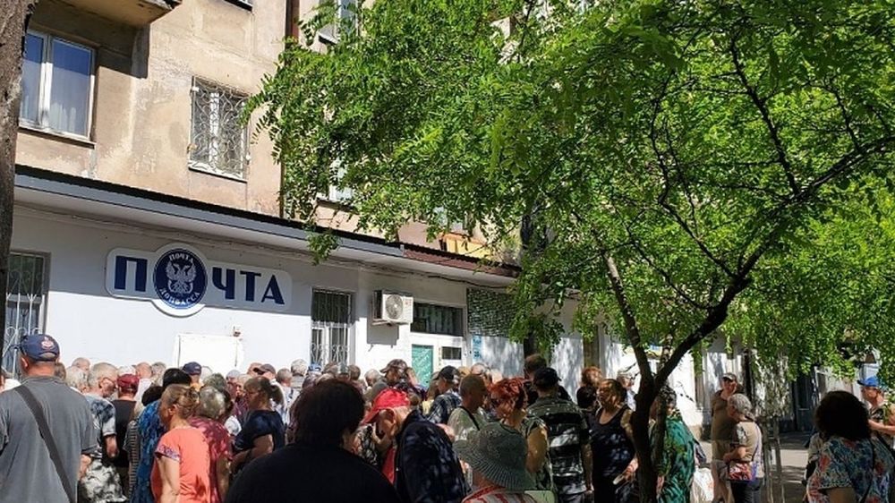 В Мариуполе на почтовых отделениях началась выплата пенсий