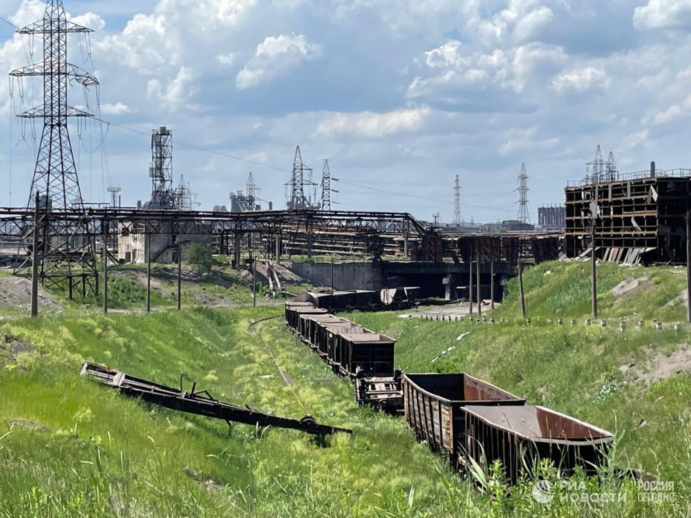 На "Азовстали" обнаружили части бронежилетов немецкого производства