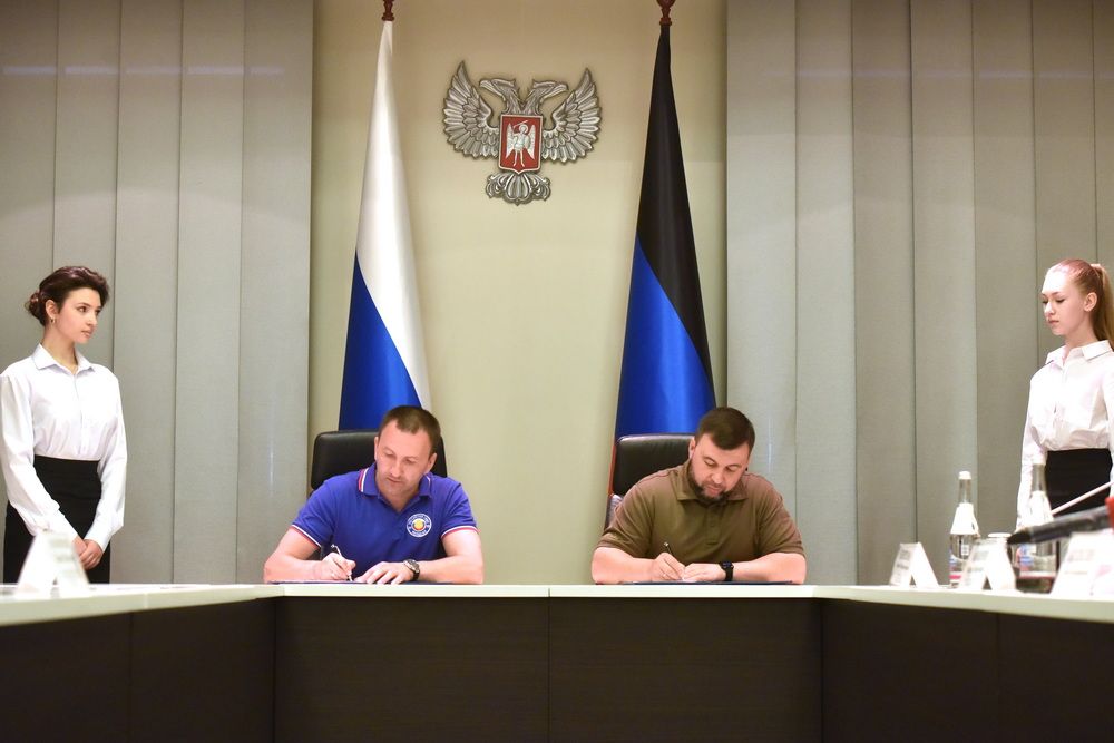 Денис Пушилин провел встречу с лидерами Российского союза молодежи и «Молодой Республики»