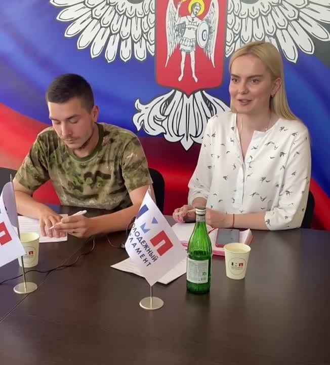 Председатель МП ДНР Максим Роганов и его заместитель Екатерина Яременко в эти минуты общаются с регионами Российской Федерации