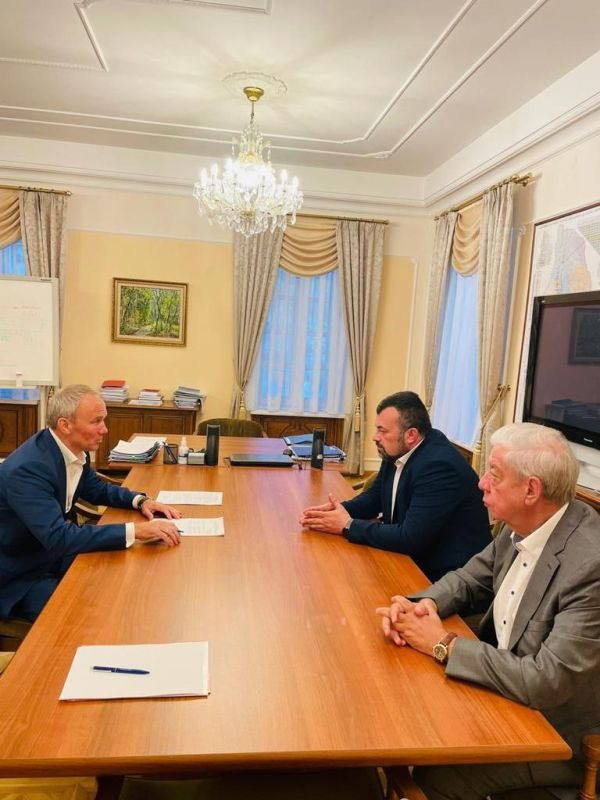 Председатель Общественной палаты ДНР Александр Кофман провел встречу с Вице-губернатором Свердловской области Олегом Чемезовым