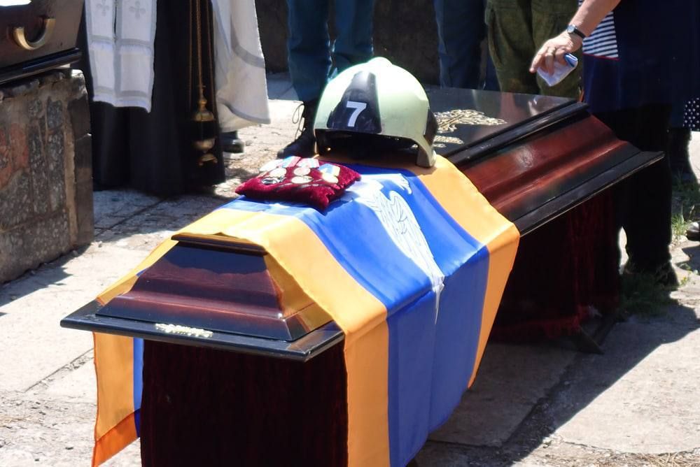 В Донецке состоялась траурная церемония прощания с сотрудниками МЧС ДНР – Александром Королем и Павлом Легеньким, погибшими при исполнении служебного долга