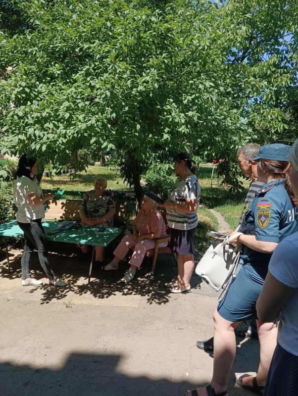 Сегодня, 28 июня, управляющий делами администрации города Виктория Рогожина провела встречу с жителями улицы Адамца