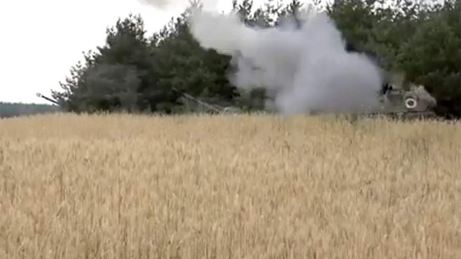 Корреспондент «Известий» показал работу самоходных установок РФ в ДНР