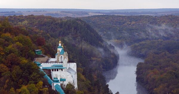 Глава ДНР создал администрацию Святогорска и официально назначил там мэра