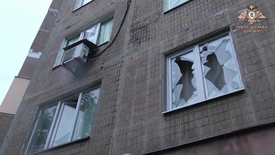 За последние сутки украинские радикалы выпустили по территории ДНР сотни различных снарядов