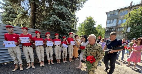Снежном почтили память жертв авианалета боевиков Киева