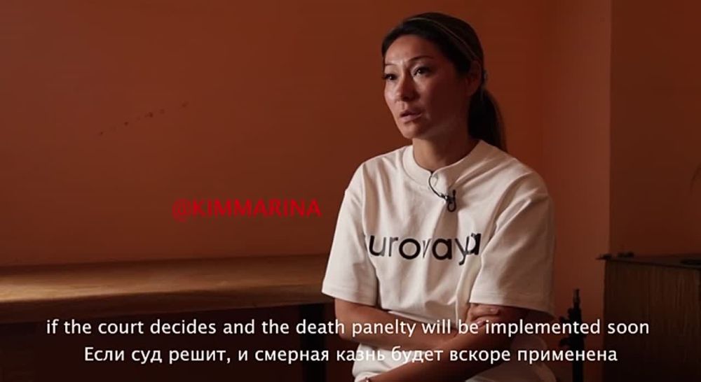 Нашел, наконец, видео с британским наемником Джоном Хардингом в плену ДНР, после которого зашлось визгом BBC. Давал он его журналистке Марине Ким @KIMMARINA