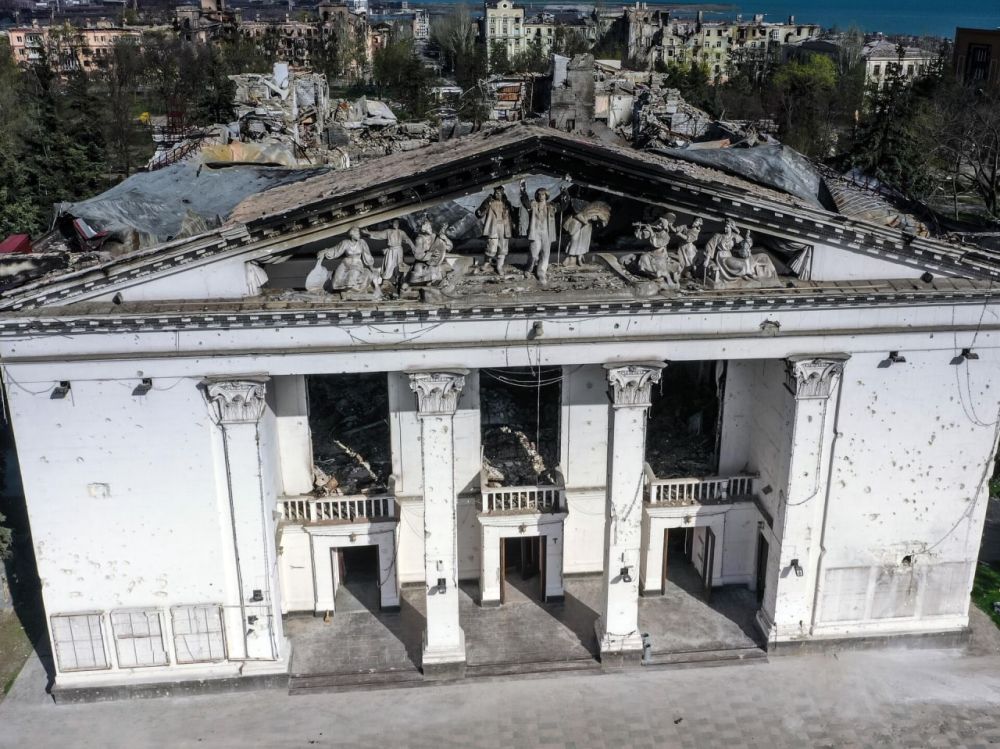 Следователи установили, что взрыв в драмтеатре в Мариуполе произошел внутри здания