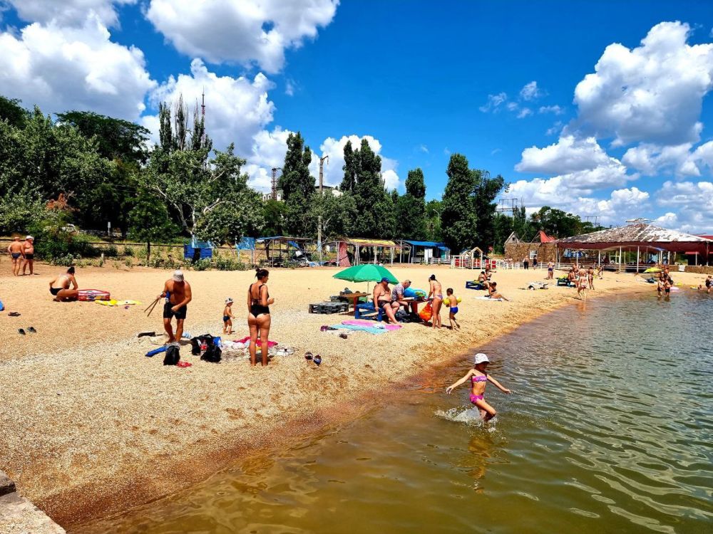 Пляжи Мариуполя безопасны