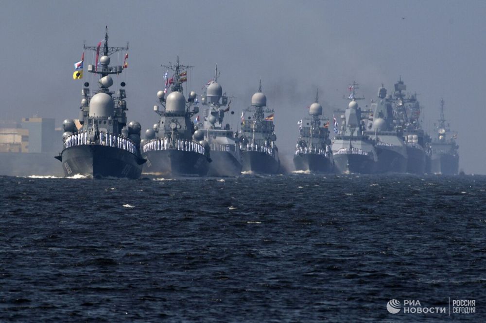 Дети из Мариуполя посетили репетицию военно-морского парада в Кронштадте