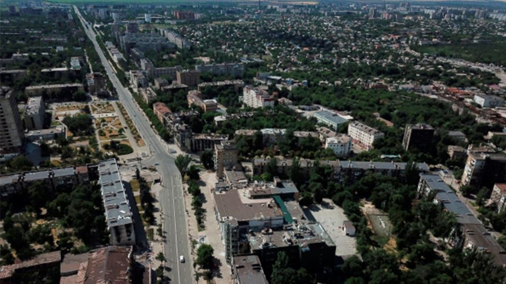 Вода и электроэнергия подведены: глава МЧС ДНР рассказал о восстановлении Мариуполя