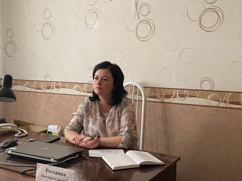 Управляющий делами администрации города Харцызска Виктория Рогожина провела прием граждан