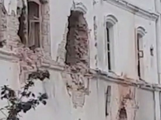 В подвалах Святогорской Лавры в ДНР укрылись более 600 человек