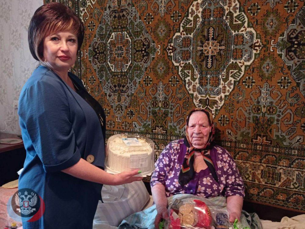 В Червоногвардейском районе с 95-летием поздравили Марию Васильевну Морозову