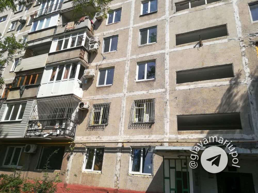 Компания "Невское РЭУ" из Санкт-Петербурга приступила к восстановлению и замене окон в многоквартирных домах Мариуполя