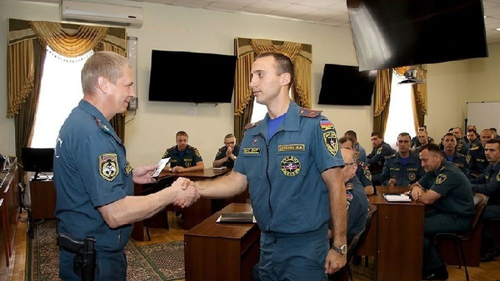 Глава МЧС вручил 51 сотруднику ведомства медали за отвагу и спасение жизней