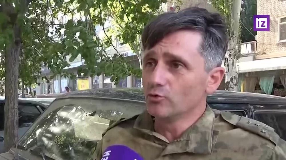 Сербский снайпер Деян Берич с позывным "Деки" рассказал корреспонденту "Известий" Родиону Северьянову о тактике информационной пропаганды Киева