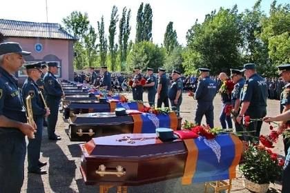 В ДНР простились с погибшими под обстрелом в Рубцах спасателями