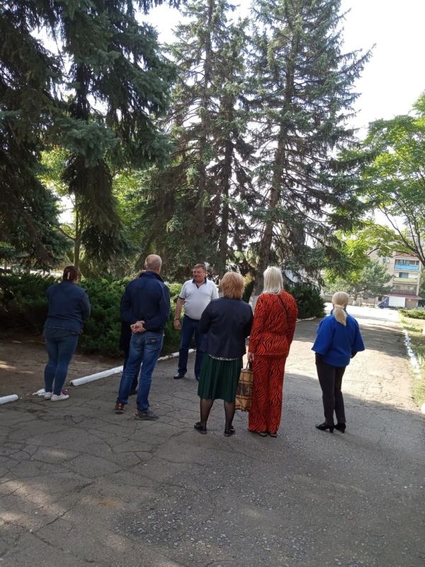 9 сентября 2022 года заместитель главы администрации города Юнокоммунаровска Витрук Игорь Васильевич провел сход граждан на площади им. В.И