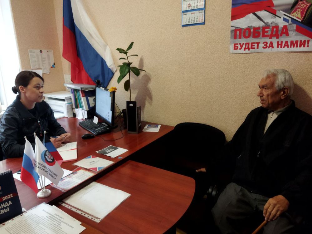 Василий Ткачук: Приём граждан депутатом Народного Совета Донецкой Народной Республики в Общественной приемной Председателя Общественного Движения «Донецкая Республика» Д. В. Пушилина