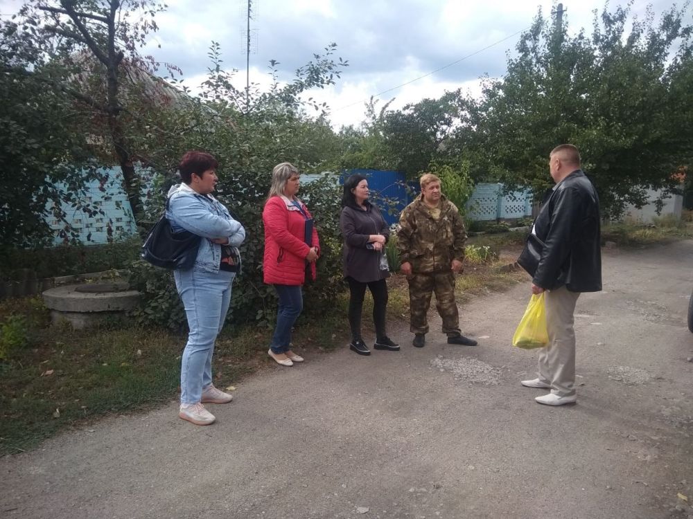 Сегодня, 15 сентября, управляющий делами администрации города Харцызска Виктория Рогожина провела встречу с жителями города