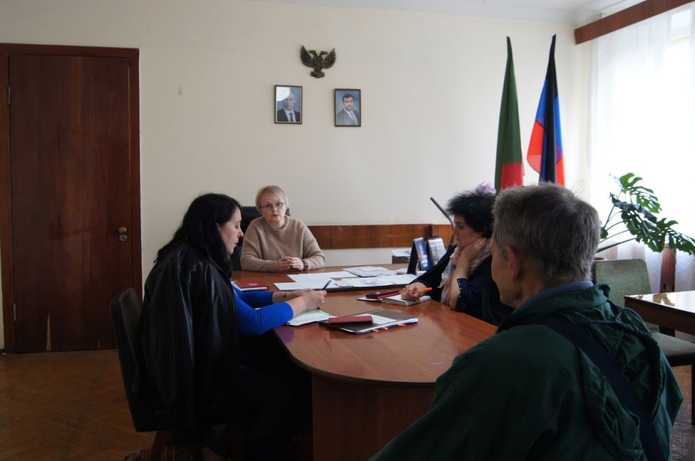 ���� ���������: � �����������, 3 �������, ����� ������������� ������������ ������ �. �������� ����� ����������� ������� ������ ����� �������